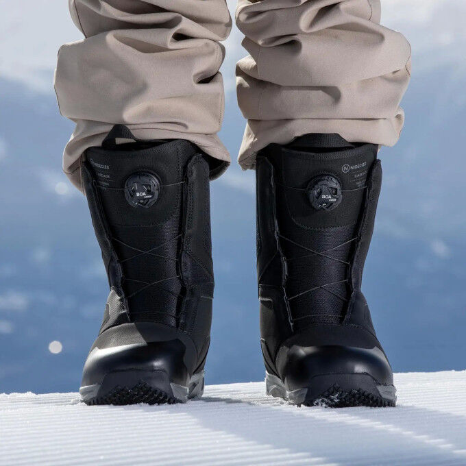CASCADE Black snowboard boots
