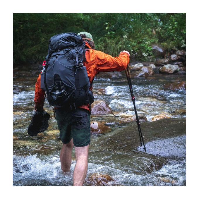 Osprey EXOS 48 Dark Charcoal Rucksack – Ultraleicht und belüftet