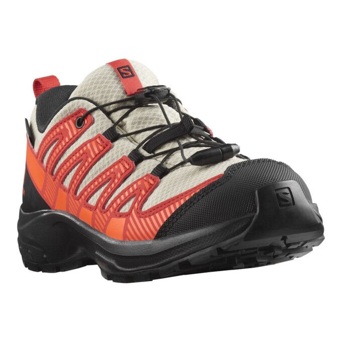 Salomon XA PRO V8 CSWP J: shoes for active young hikers