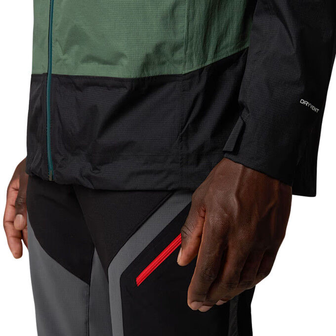 The North Face DryVent™ 2.5L Jacket: ultimate protection in the mountains