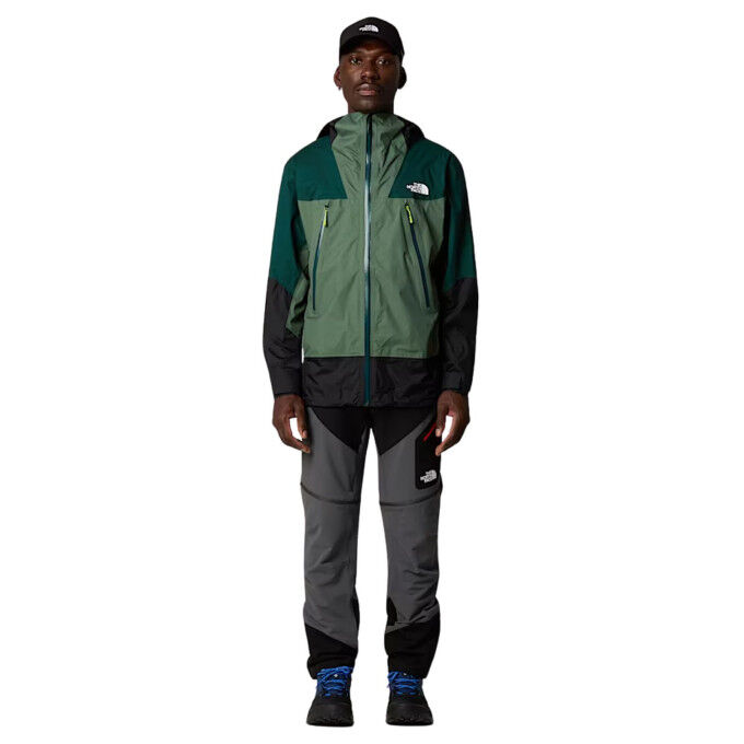 The North Face DryVent™ 2.5L Jacket: ultimate protection in the mountains