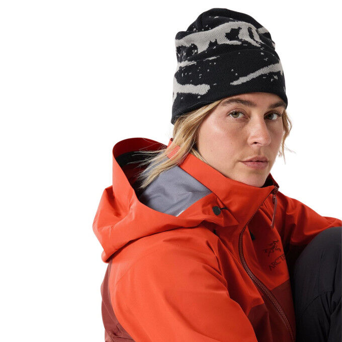 Arc'Teryx Grotto Black/Void: un gorro cálido y elegante para el invierno