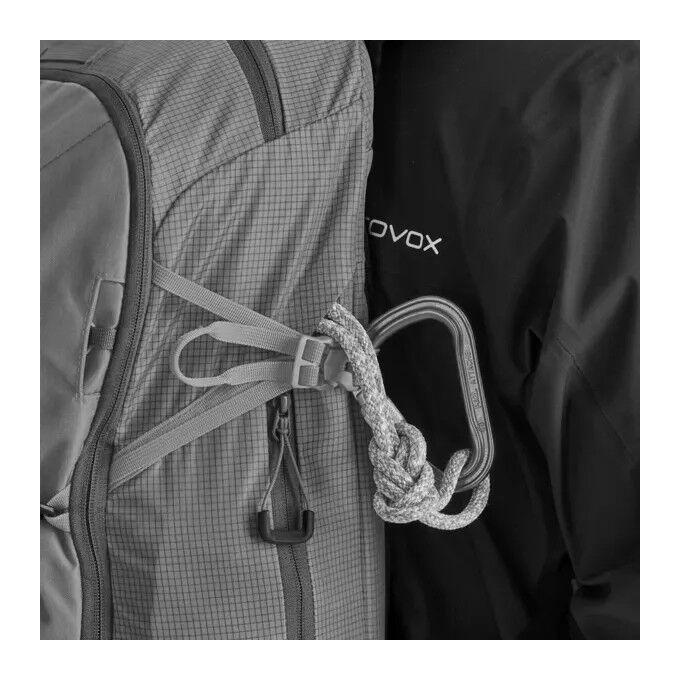 Mochila ORTOVOX SWITCHBACK 32 BLACK RAVEN