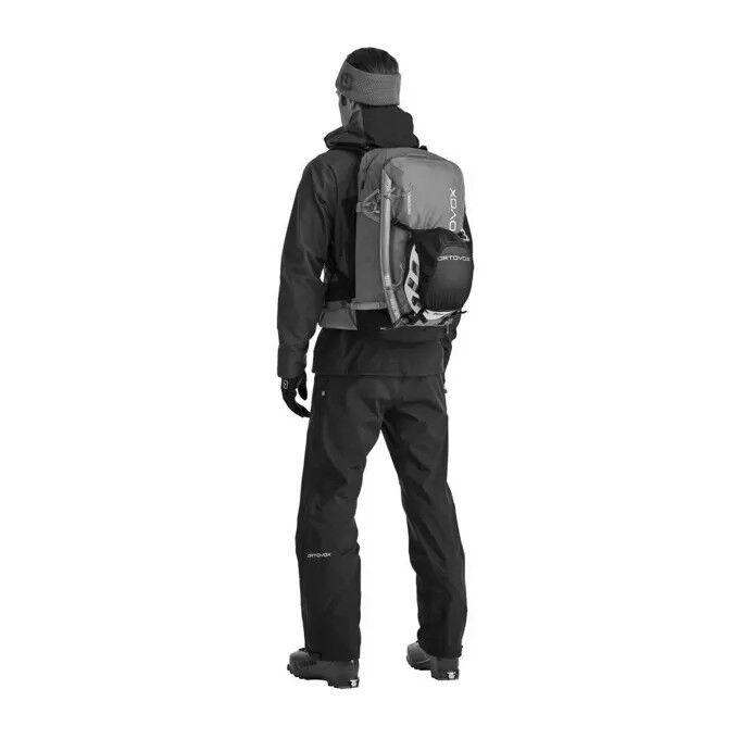 Mochila ORTOVOX SWITCHBACK 32 BLACK RAVEN