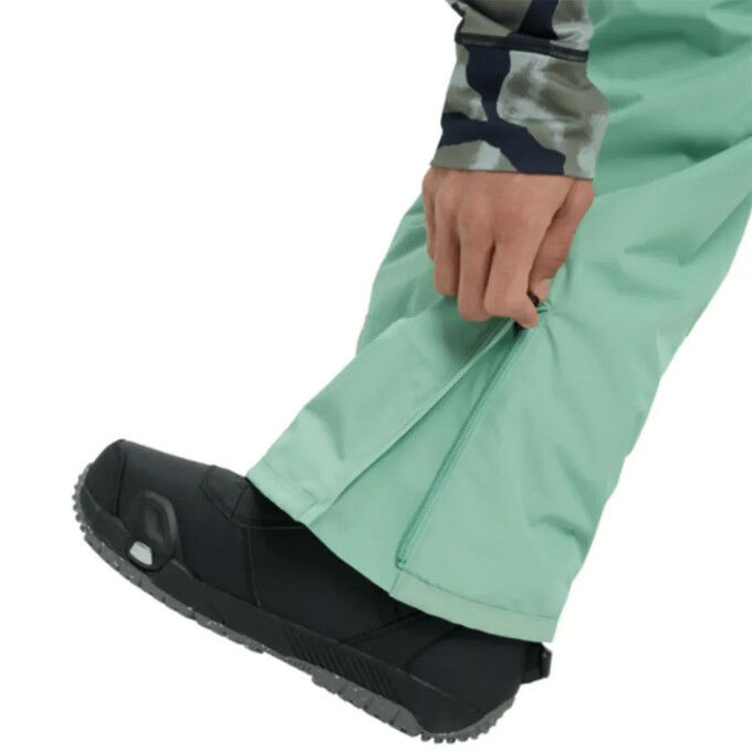 Burton Reserve 2L Men's Jacket - protection and comfort for your ski trips