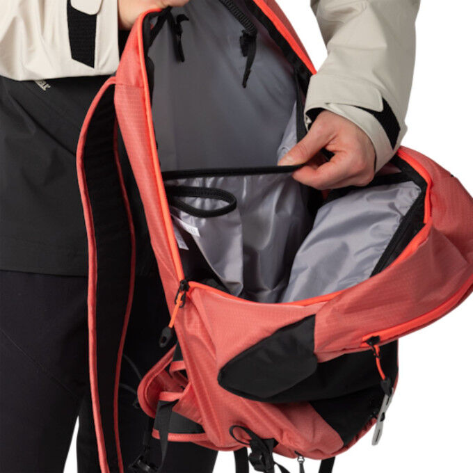 Speed 22 – Lightweight, functional backpack for fast ski touring