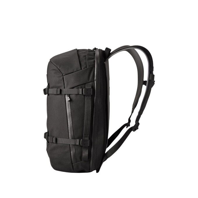 Yeti Crossroads® 35 L: a sturdy and practical backpack for travelers
