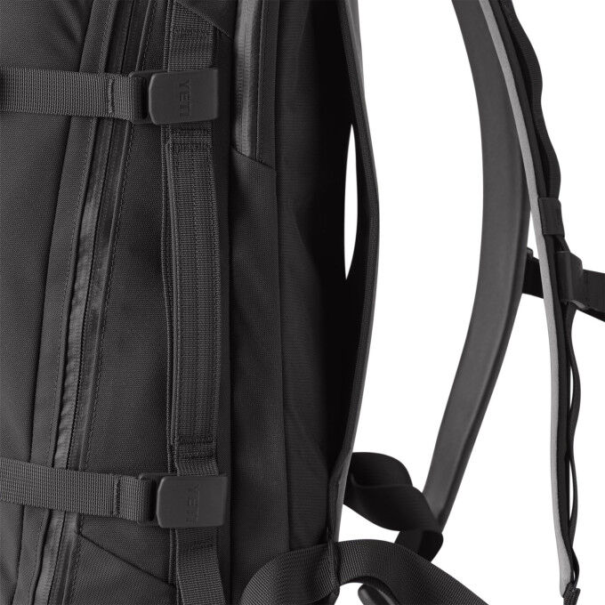 Yeti Crossroads® 27 L Backpack: Rugged and Functional for Everyday Use