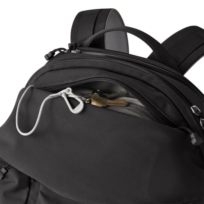 Yeti Crossroads® 27 L Backpack: Rugged and Functional for Everyday Use