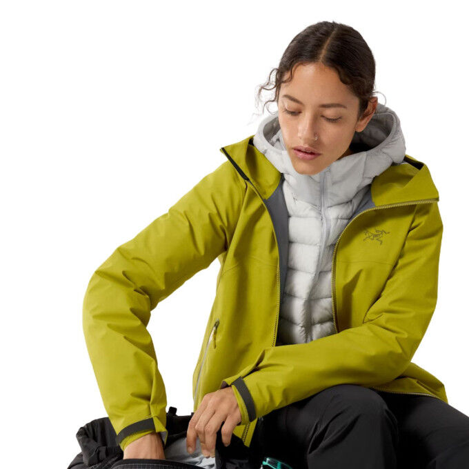 Chaqueta acolchada para mujer Arc’teryx Cerium: ligera y cálida para la montaña