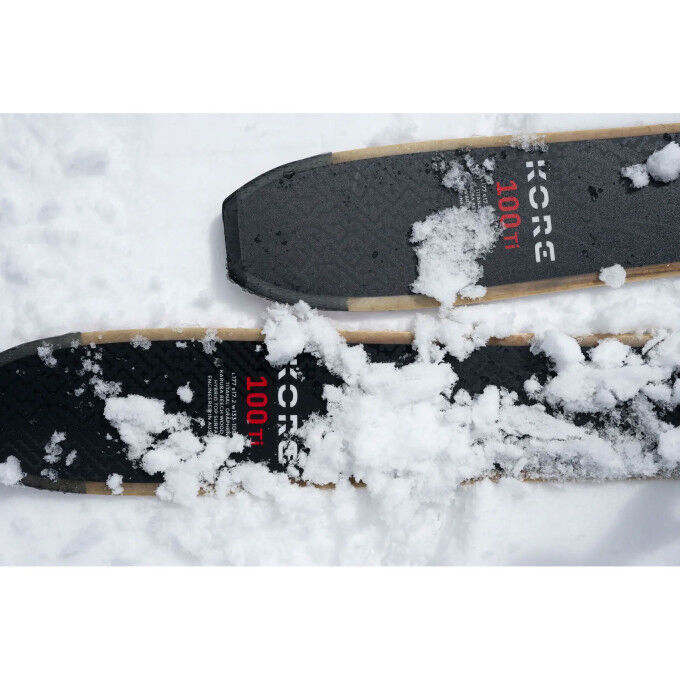Head KORE 100 Ti: esquís de freeride potentes y ligeros