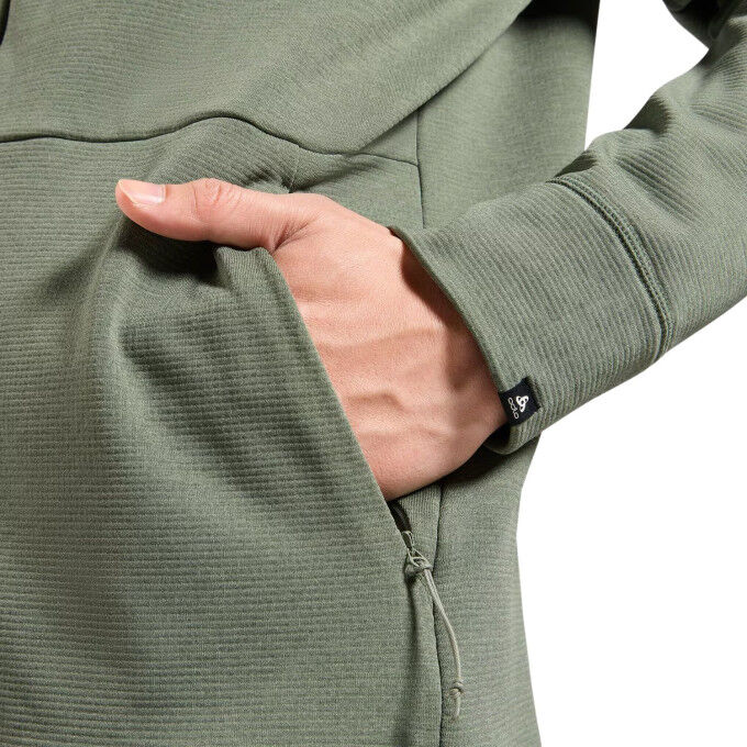 Pile da uomo Odlo Essentials: comfort e prestazioni durante le escursioni