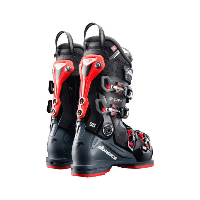 Nordica Sportmachine 3 90: Leistung für Skifahrer mit breiten Füßen