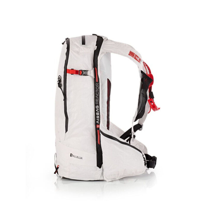 PLUME 30 UL: the ultralight airbag backpack for demanding skiers