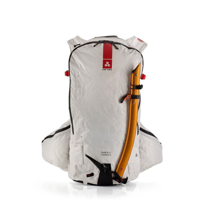 PLUME 30 UL: the ultralight airbag backpack for demanding skiers