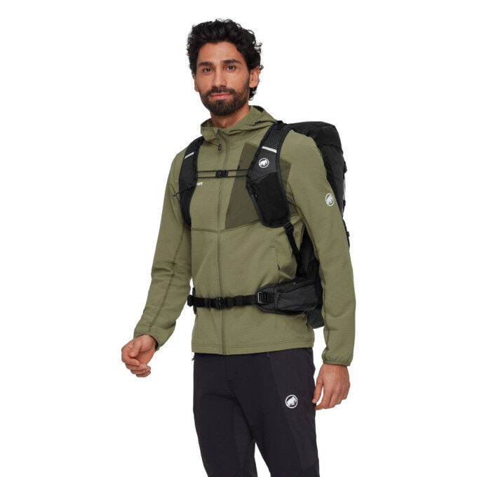 Mammut Ducan 32 Black: lightweight and ventilated hiking backpack