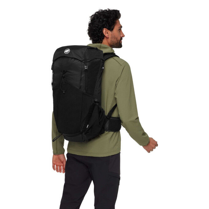 Mammut Ducan 32 Black: lightweight and ventilated hiking backpack