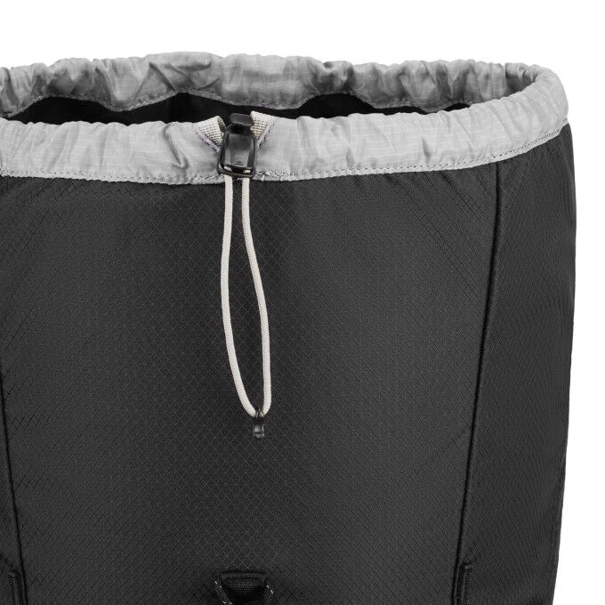 Mammut Ducan 32 Black: lightweight and ventilated hiking backpack