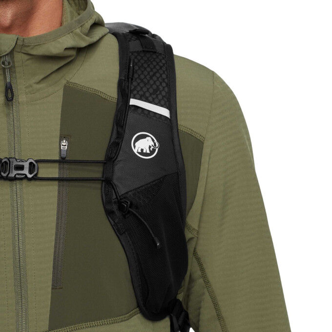 Mammut Ducan 32 Black: lightweight and ventilated hiking backpack