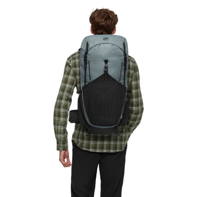 Mammut Ducan 32: lightweight and ventilated 32 L hiking backpack