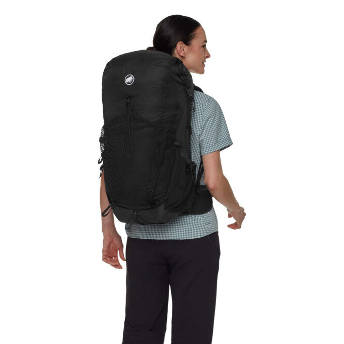 Mammut Ducan Spine 28–35 Women: dynamic comfort and freedom of movement