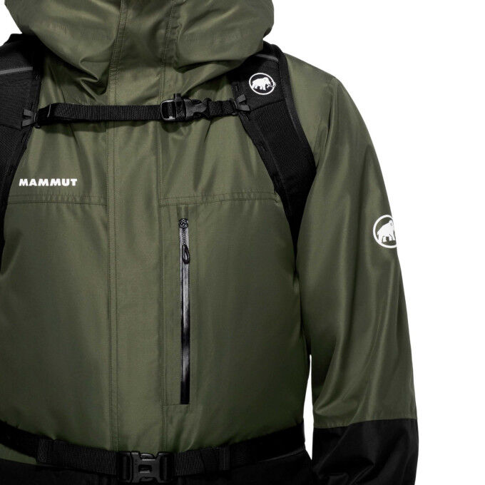 Mammut Nirvana 28: versatile and technical ski backpack