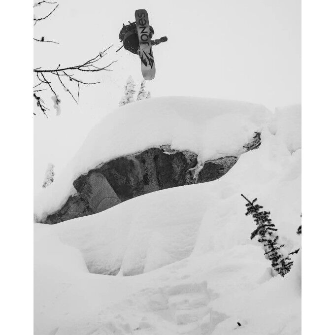 Jones Men’s Flagship Snowboard – Performance and precision in freeriding