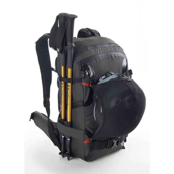 Nitro SLASH 25 PRO Raven snowboard backpack – 25L technical and comfortable