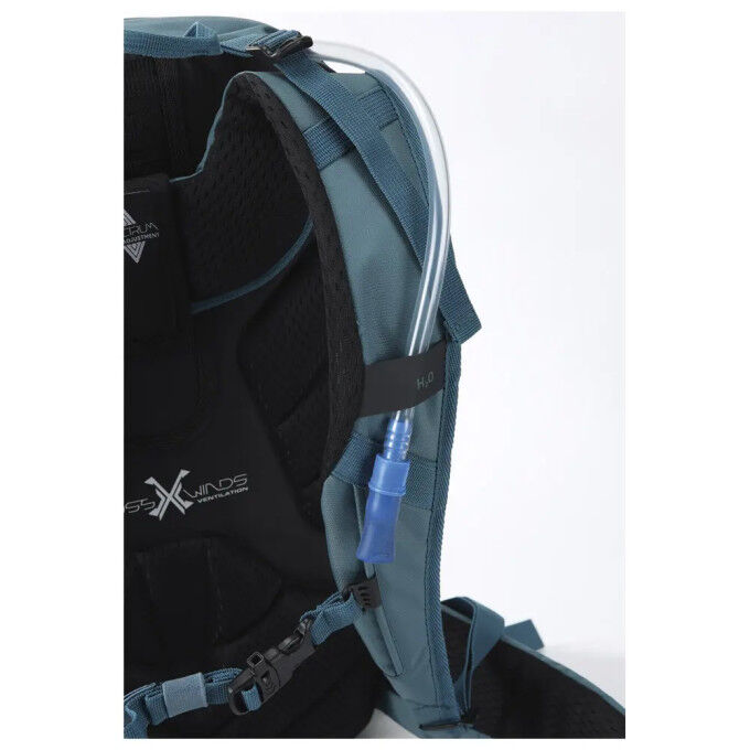 Nitro SLASH 25 PRO Artic Backpack – 25L for snowboarding and skiing