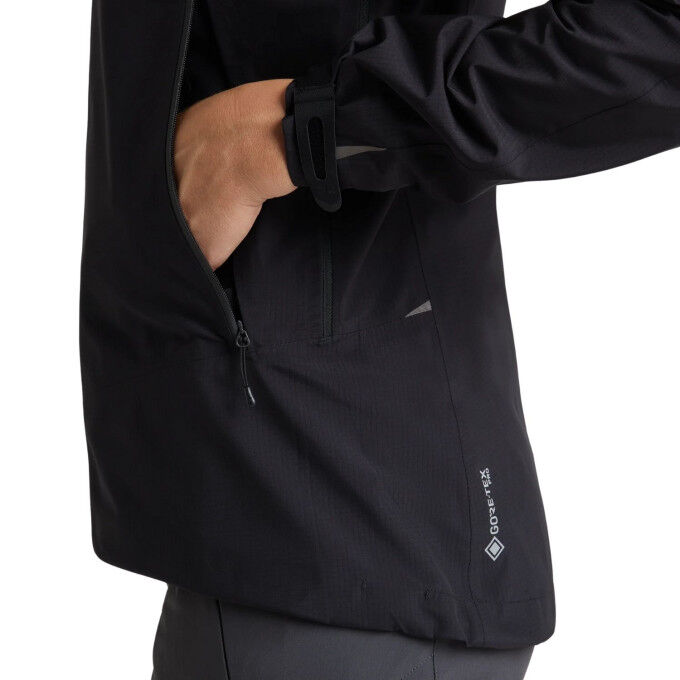 Montura Magica GTX Pro Mujer Negro: chaqueta GORE-TEX Pro alpina