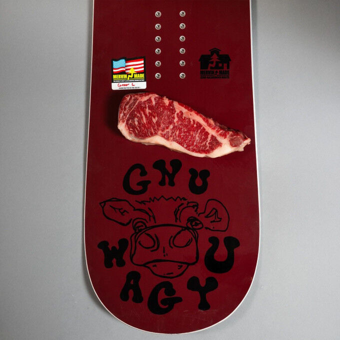 Pacchetto snowboard freestyle GNU WAGYU con attacchi