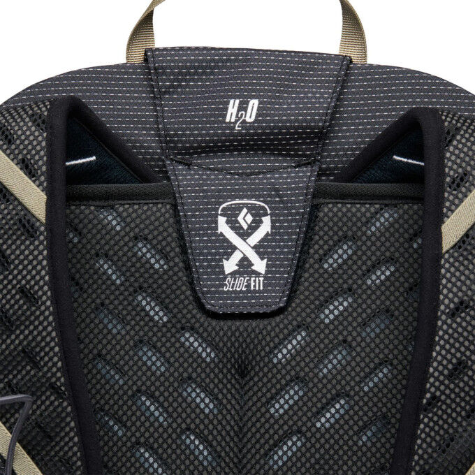 Black Diamond Trail Vista 20: lightweight technical backpack for hiking