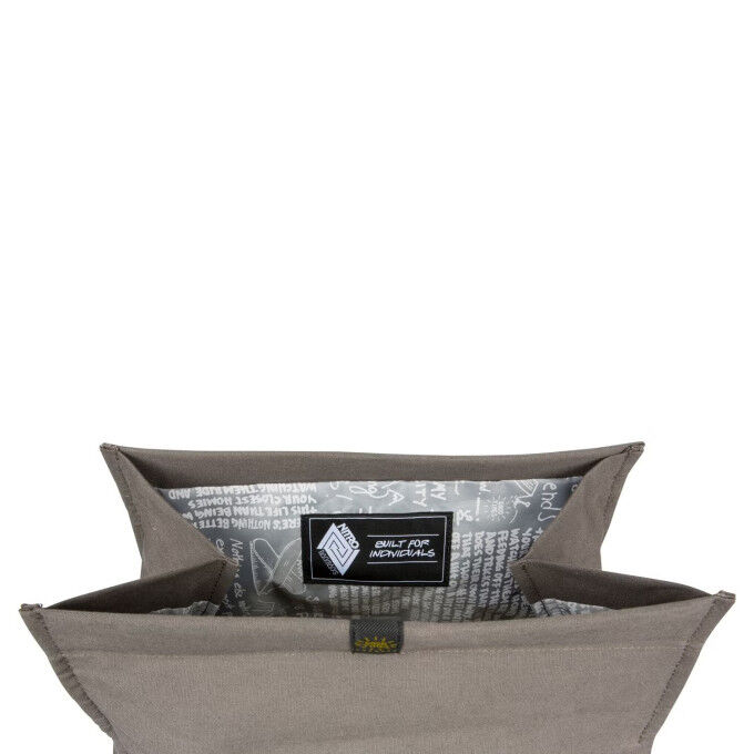 Nitro Scrambler 28 L Waxed Lizard: stylish and functional urban bag