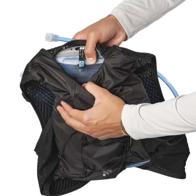 Salomon Active Skin 8: lightweight, high-performance running hydration vest