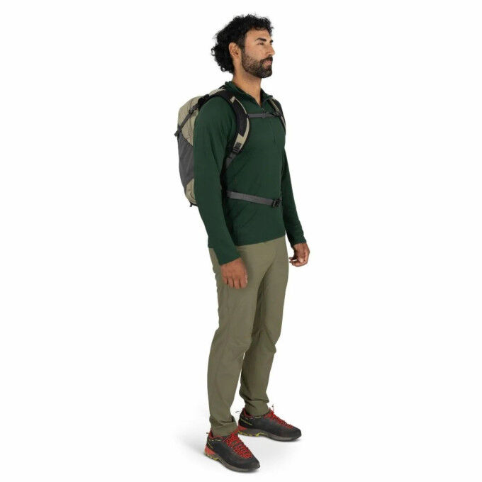Osprey Hikelite™ 18 Olive Tan: lightweight, ventilated hiking backpack