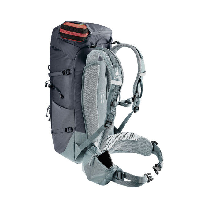 Deuter Trail 30 Black/Shale: Technischer Rucksack mit hervorragender Belüftung