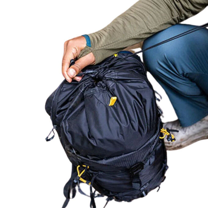 Gregory Alpinisto 20 Summit Black: mochila ligera y técnica para alpinismo