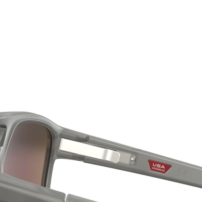 Oakley Latch™ Beta Prizm Sapphire Polarized: style and high-precision vision