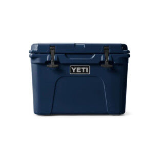 Yeti Tundra® 35 Navy: la nevera portátil ultrarresistente para tus salidas al aire libre
