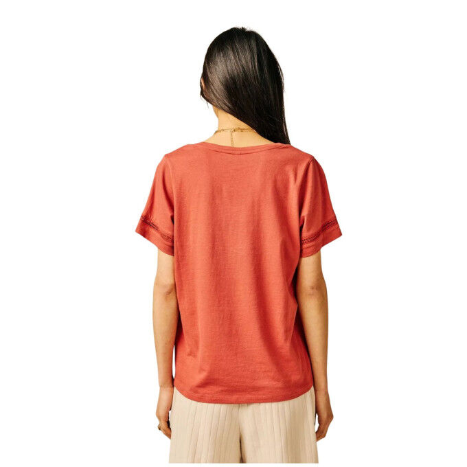 Sun Valley Pyhra: a chic and casual women's T-shirt for everyday wear