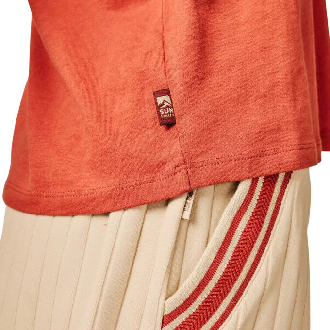 Sun Valley Pyhra: a chic and casual women's T-shirt for everyday wear