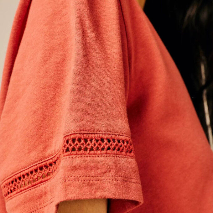 Sun Valley Pyhra: a chic and casual women's T-shirt for everyday wear