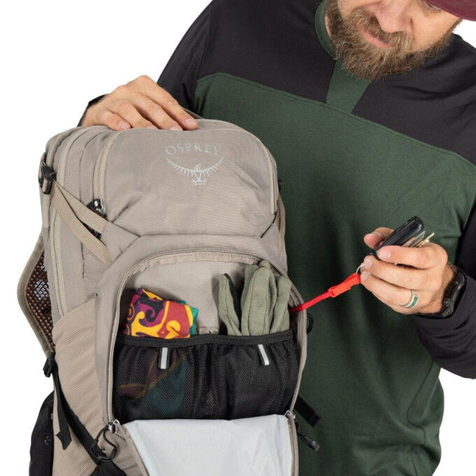 Osprey Raptor 14: MTB backpack with a 2.5-liter hydration system for demanding rides