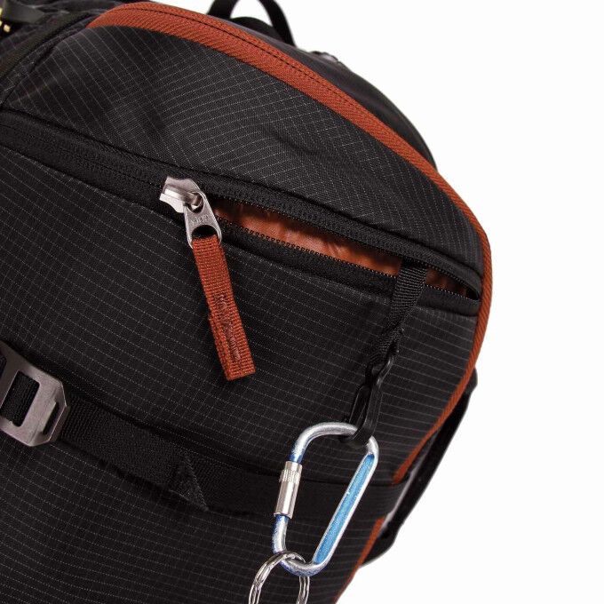 Blue Ice SQUIRREL 22 Black climbing backpack Blue Ice SQUIRREL 22 Black climbing backpack