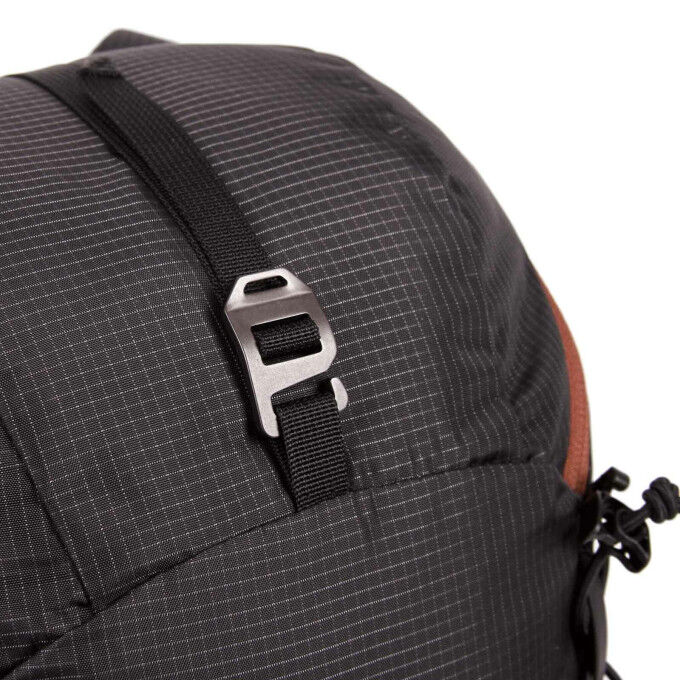 Blue Ice SQUIRREL 22 Black climbing backpack Blue Ice SQUIRREL 22 Black climbing backpack
