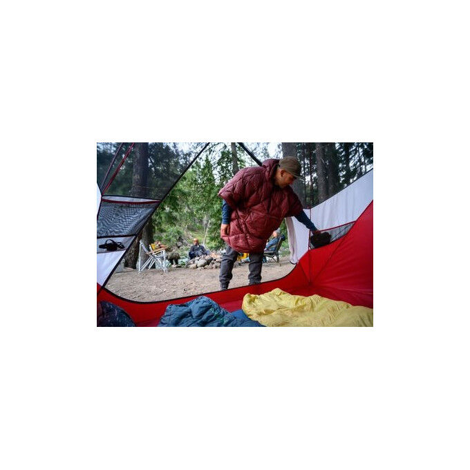 Therm-a-Rest Honcho Poncho Down Blanket in Burgandy Therm-a-Rest Honcho Poncho Down Blanket in Burgandy
