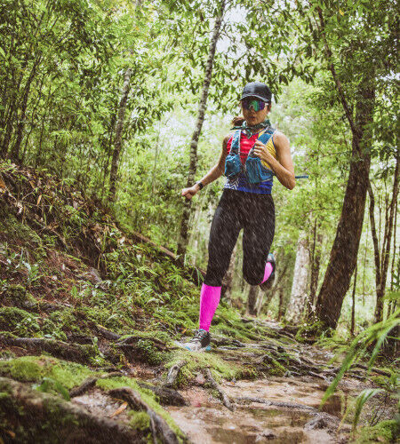 Bergtrailerin, die läuft
			                        