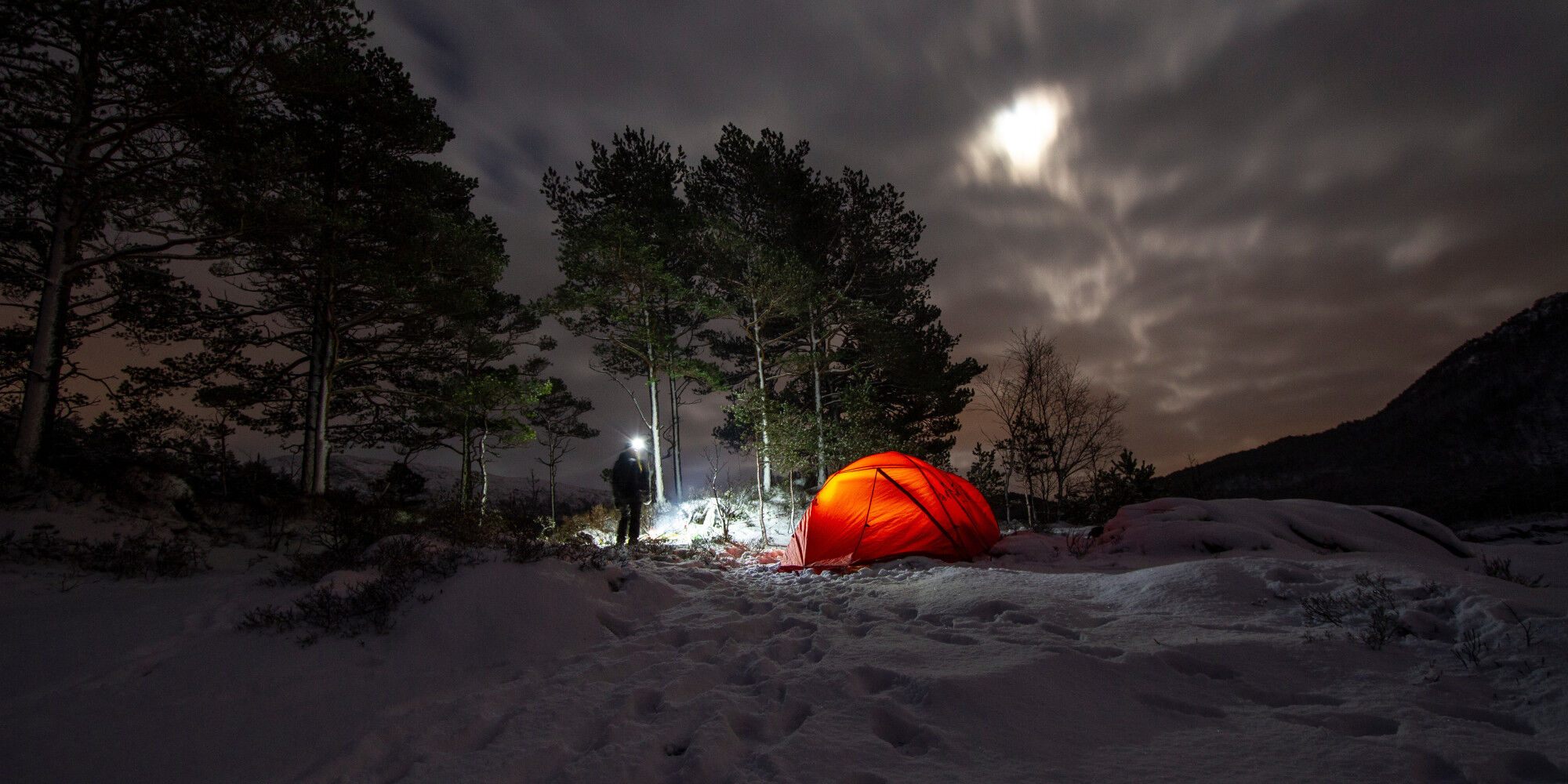 tente de bivouac 4 saisons dans la neige
				        