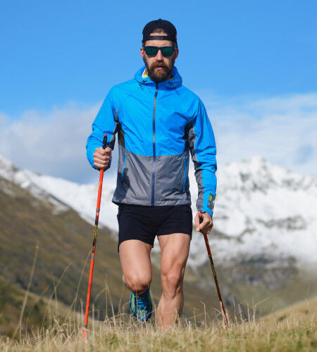 Coureur trail en montagne
		                        