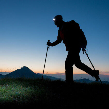 linterna frontal para caminatas nocturnas